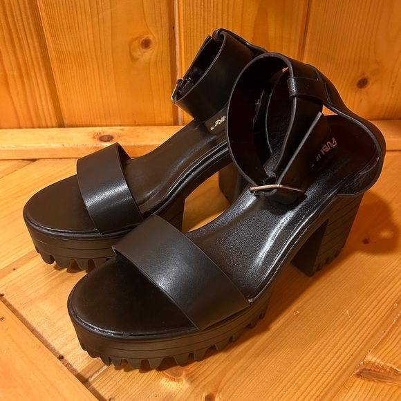 Public Desire AVENUE BLACK CLEATED SOLE PLATFORM BLOCK HIGH HEELS Black - Picture 6 of 10